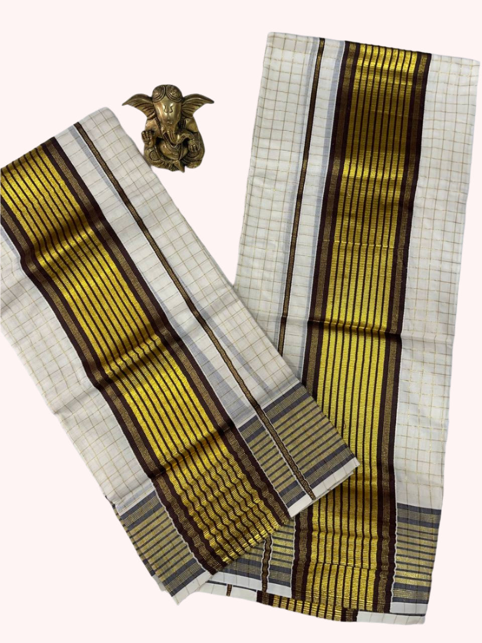 Tissue fabric set mund with gold stripes and check