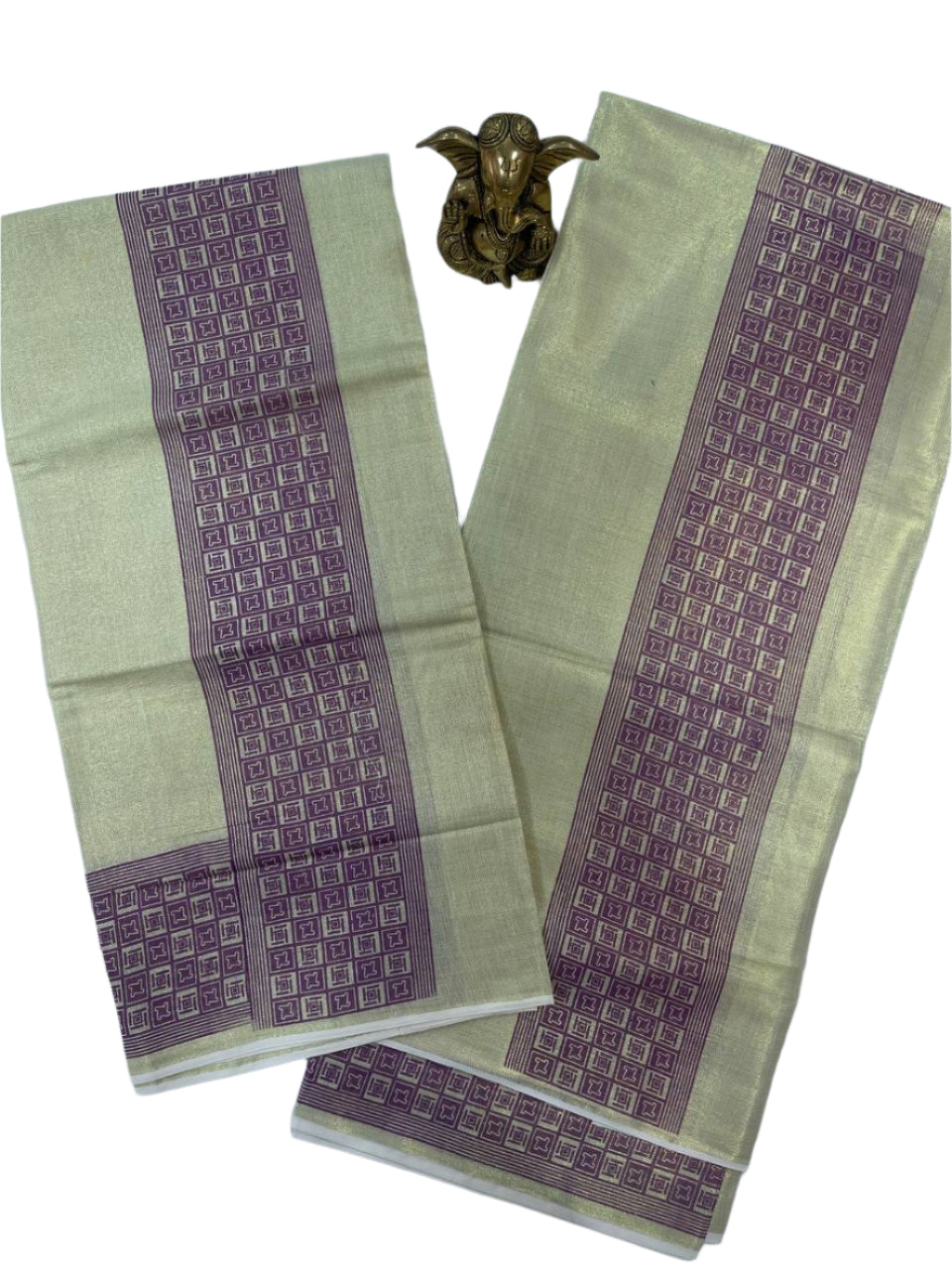 Tissue set mund with purple boarder